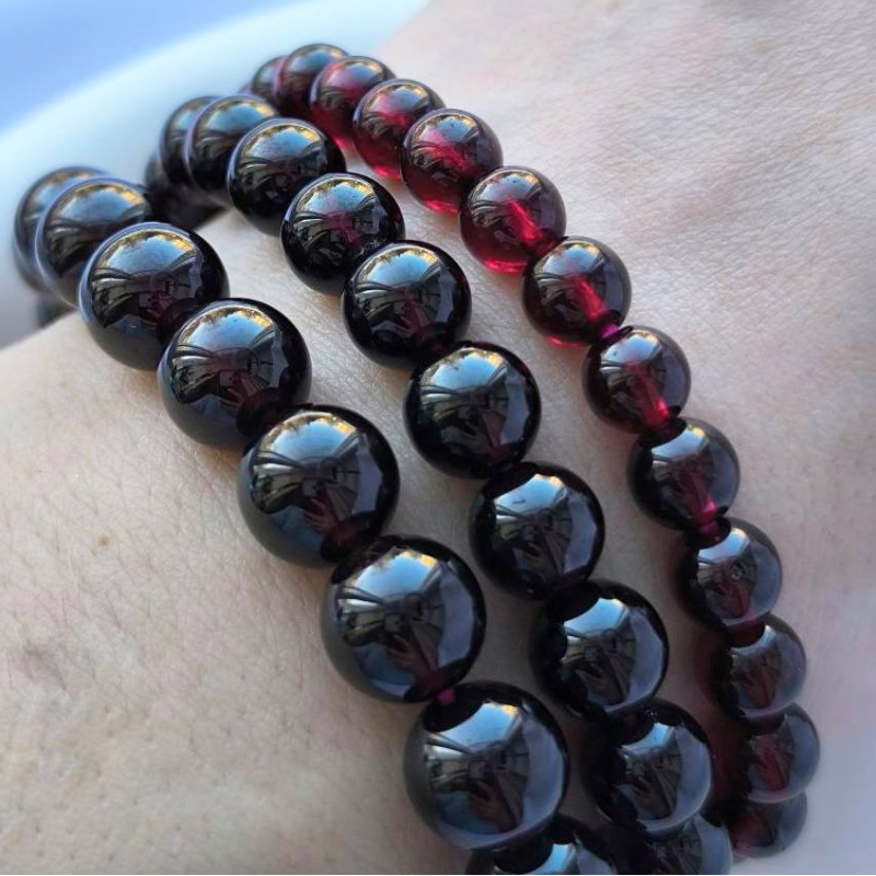 Браслет из Граната диаметр бусин 6мм 8мм и 10мм длина изделия 19см