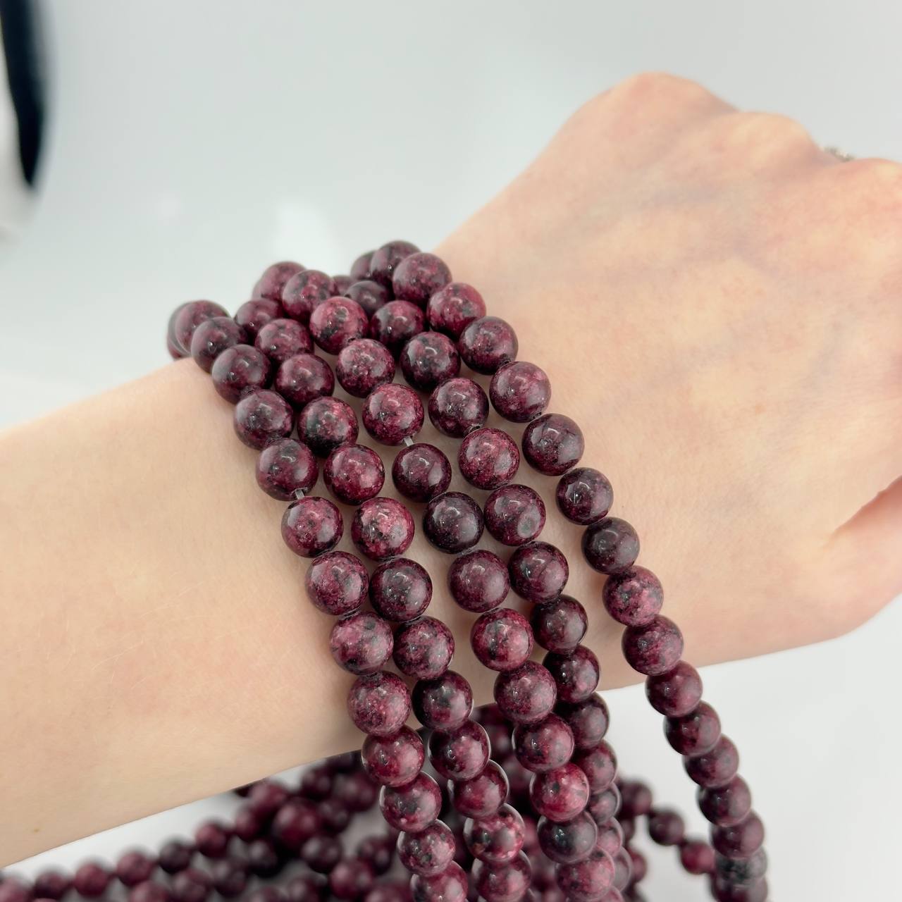 Бусины Халцедон цвет бордовый с вклаплениями размер 8мм натуральный камень