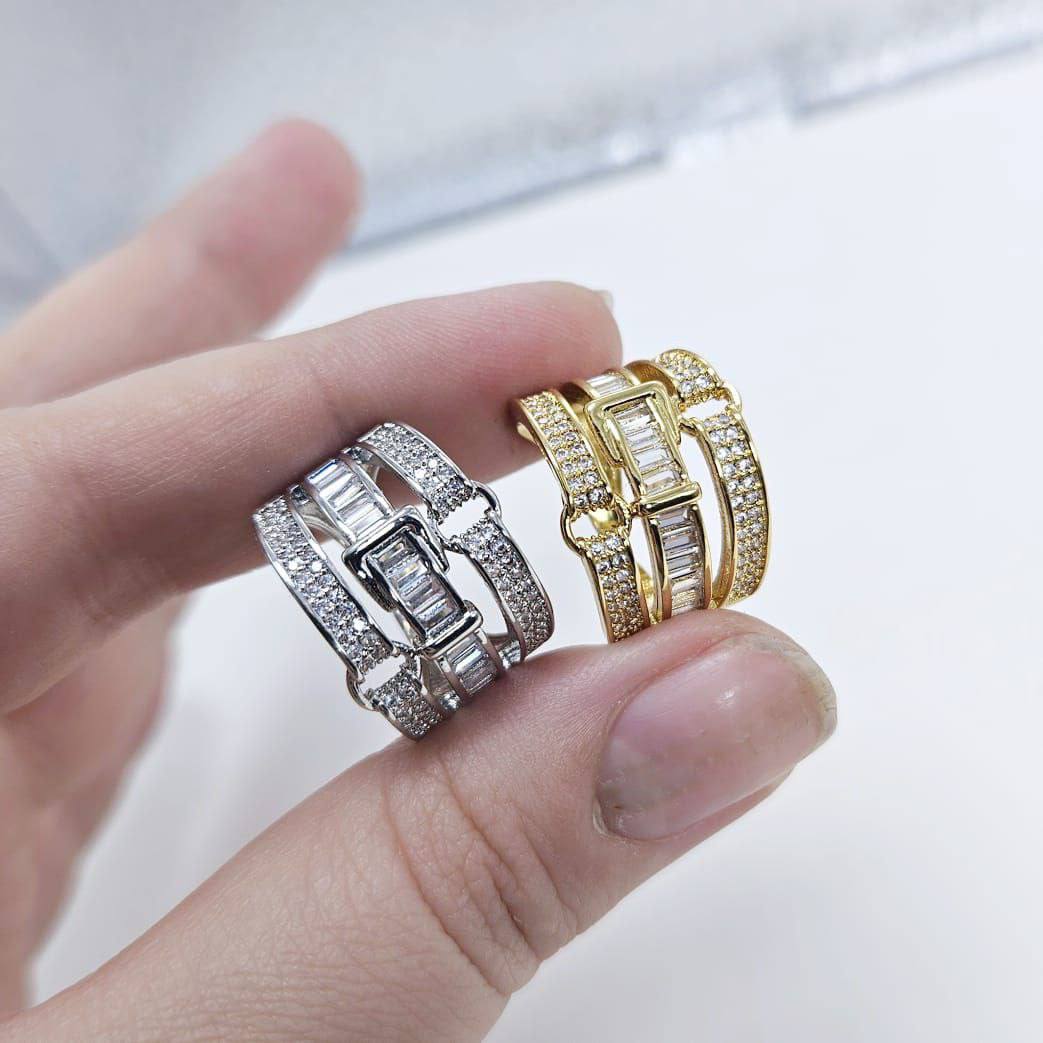 Кольцо безразмерное с фианитами размер 20*15мм цвет золото